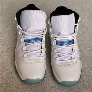 Jordan 11 Retro Legend Blue